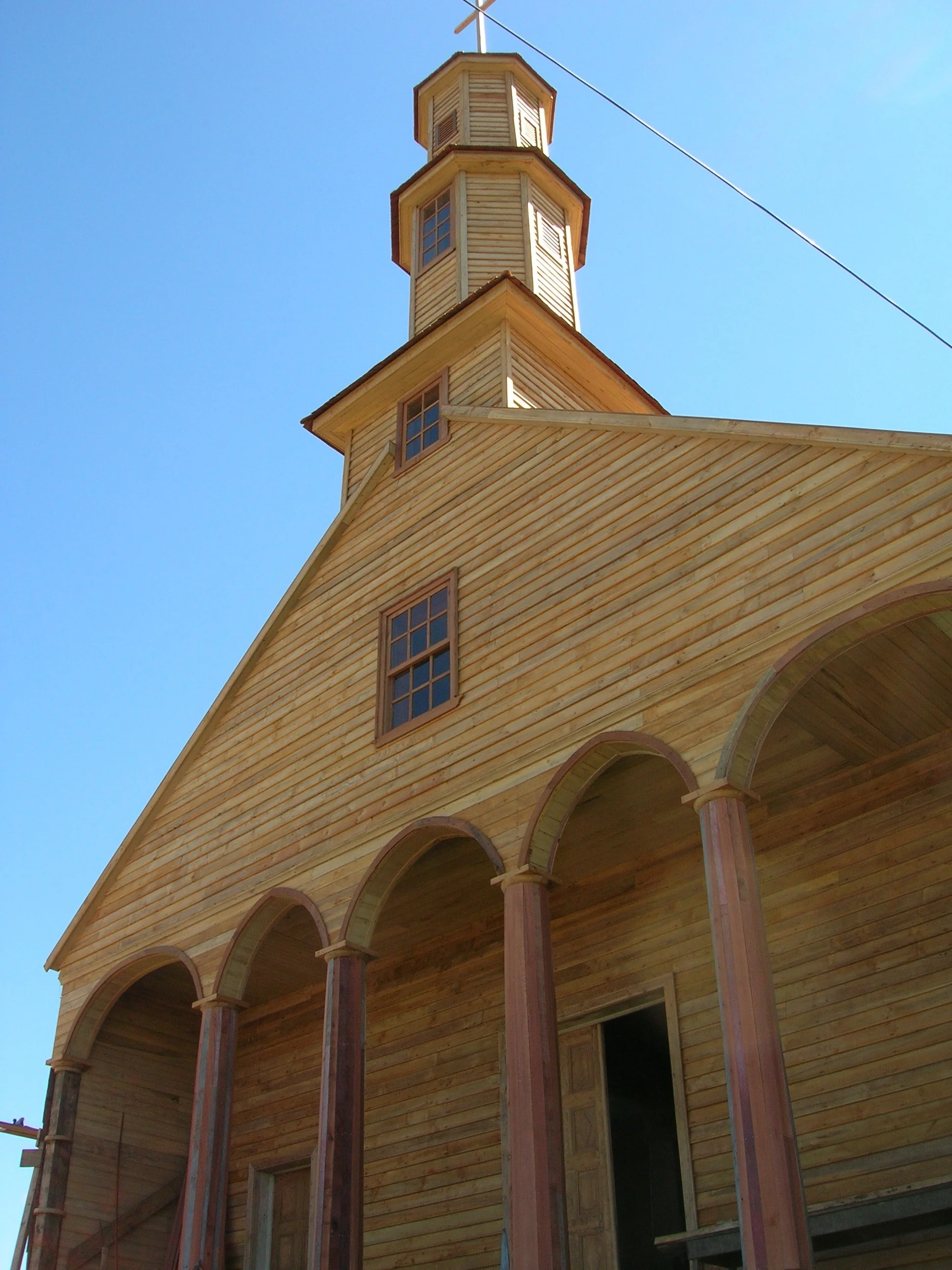 Iglesia de Vilupulli restaurada · Constructora Patrimonial Chiloé